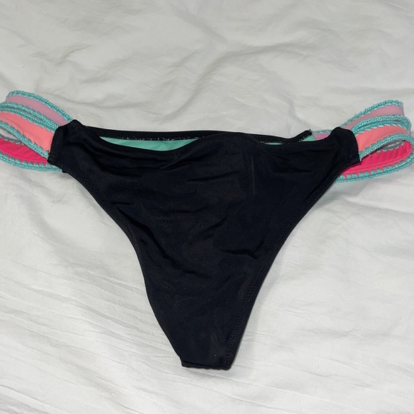 Bikini bundle - Picture 4 of 11